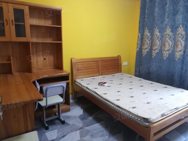 济南市中王官庄世茂原山首府世茂原山首府 电梯洋房 四室 精装 家电