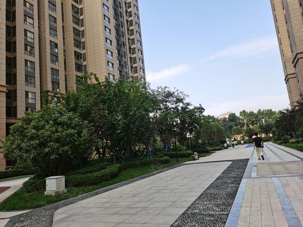 御园温泉小区主卧阳台 能月付 和生国际 方欣市场,大兴新区租房-西安