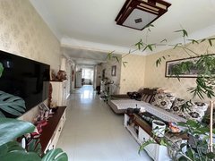 双鸭山尖山东山国际会展中心金盾电梯6楼，104平，两室一厅，拎包入住，年租2万可议出租房源真实图片