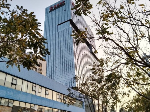 珠海香洲吉大中怡花园温莎大厦旁,电梯,1房1卫,拎包入住,1300元.