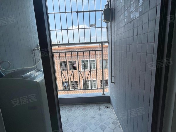 深圳宝安沙井步涌新村步涌新村天源隆商场电梯两房一厅,已通燃气有