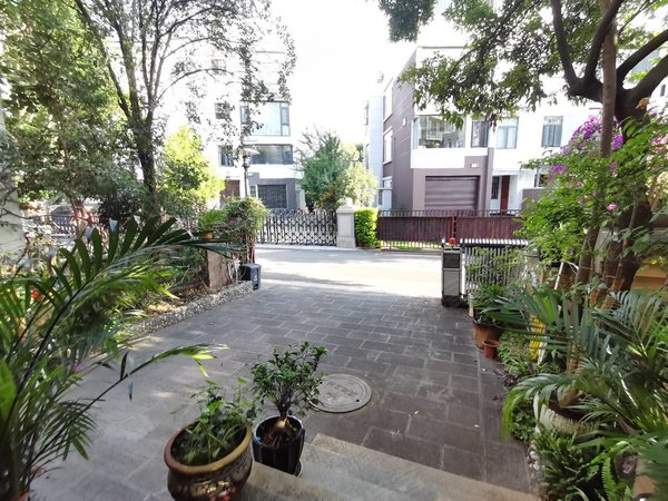 昆明西山滇池度假区滇池卫城紫庐地铁口,联排别墅,前后花园带车位,带