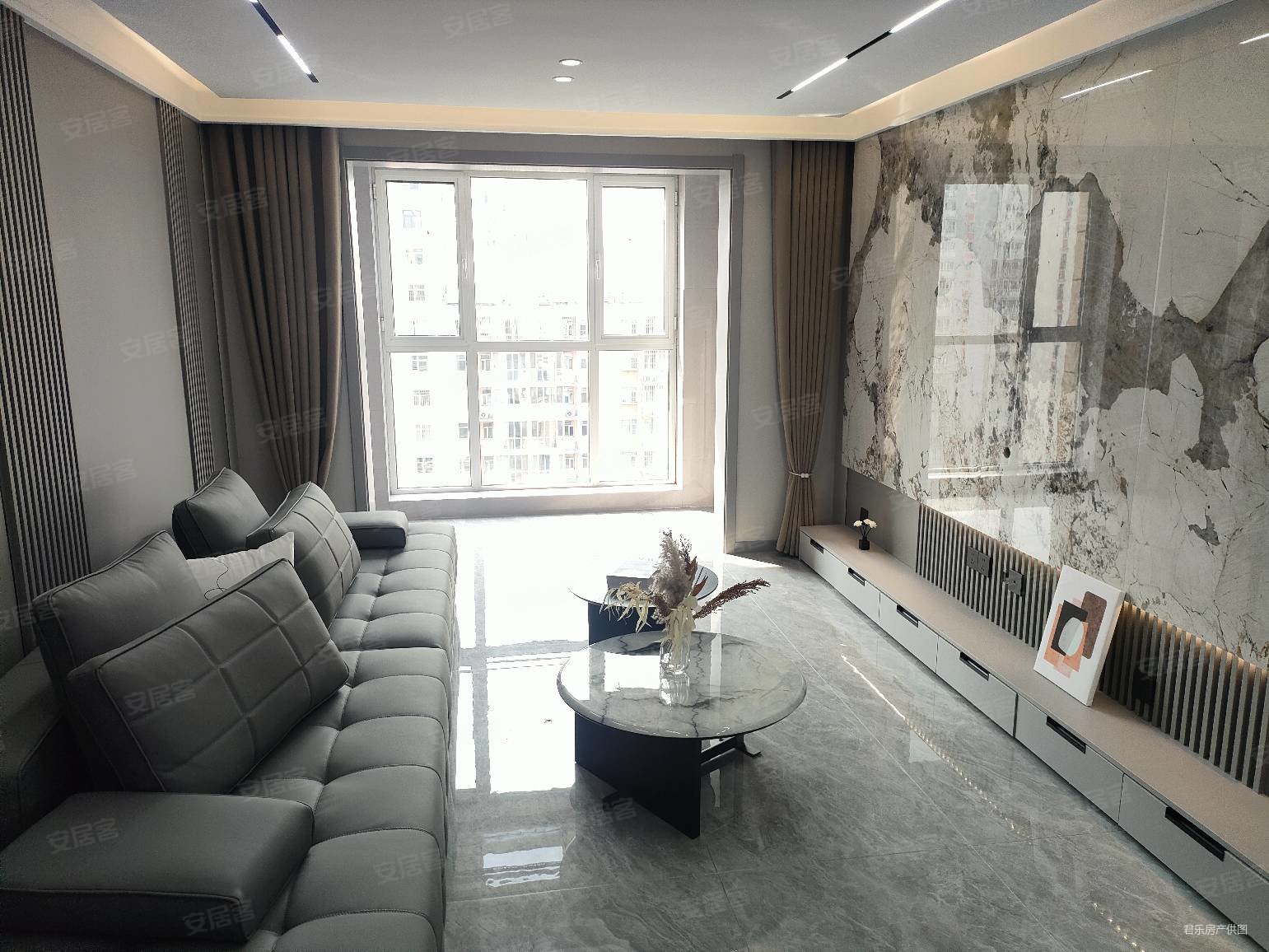 林荫大道108平米三室精装好楼层全天采光897万