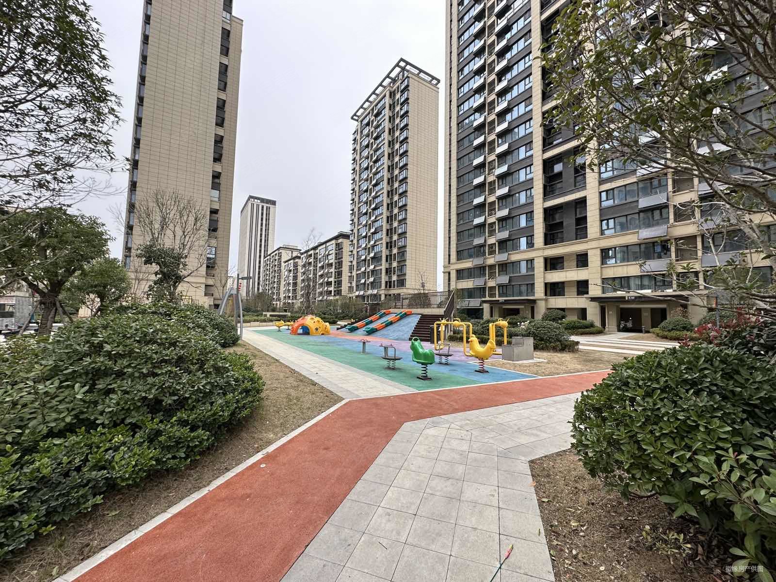 绿地柏仕公馆4室2厅1卫119平方138万