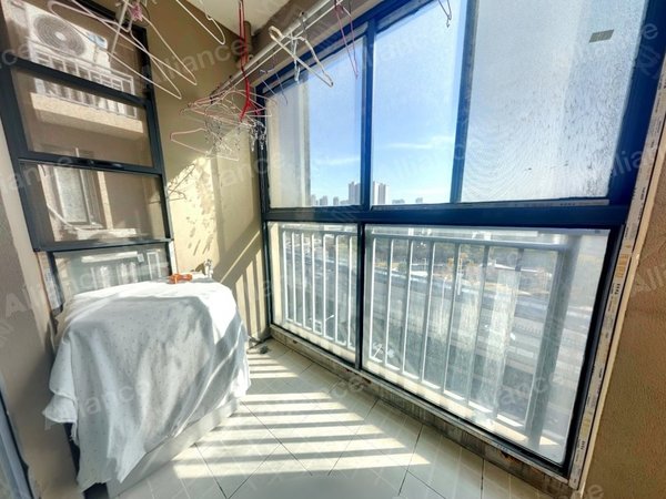 长江路地铁口近欧尚铭城花园电梯精装两房,配套齐全随时可看