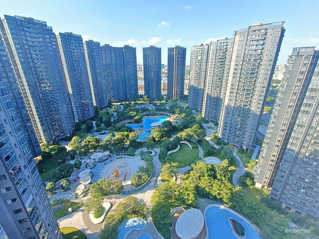 松湖碧桂园天钻精装四房品质小区居住舒适可议价