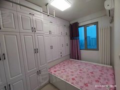 怡海国际精装公寓客卧分离 有燃气和暖气 民水民电家具家电齐全