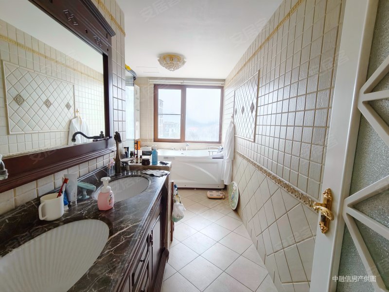 鲁信未央 9贰0急 双车位 豪装短住 东边户明卫,鲁信未央花园二手房