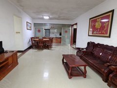 北流北流城区城区福绵粤海，精装4房，家电家具齐全，拎包入住，出入方便。出租房源真实图片