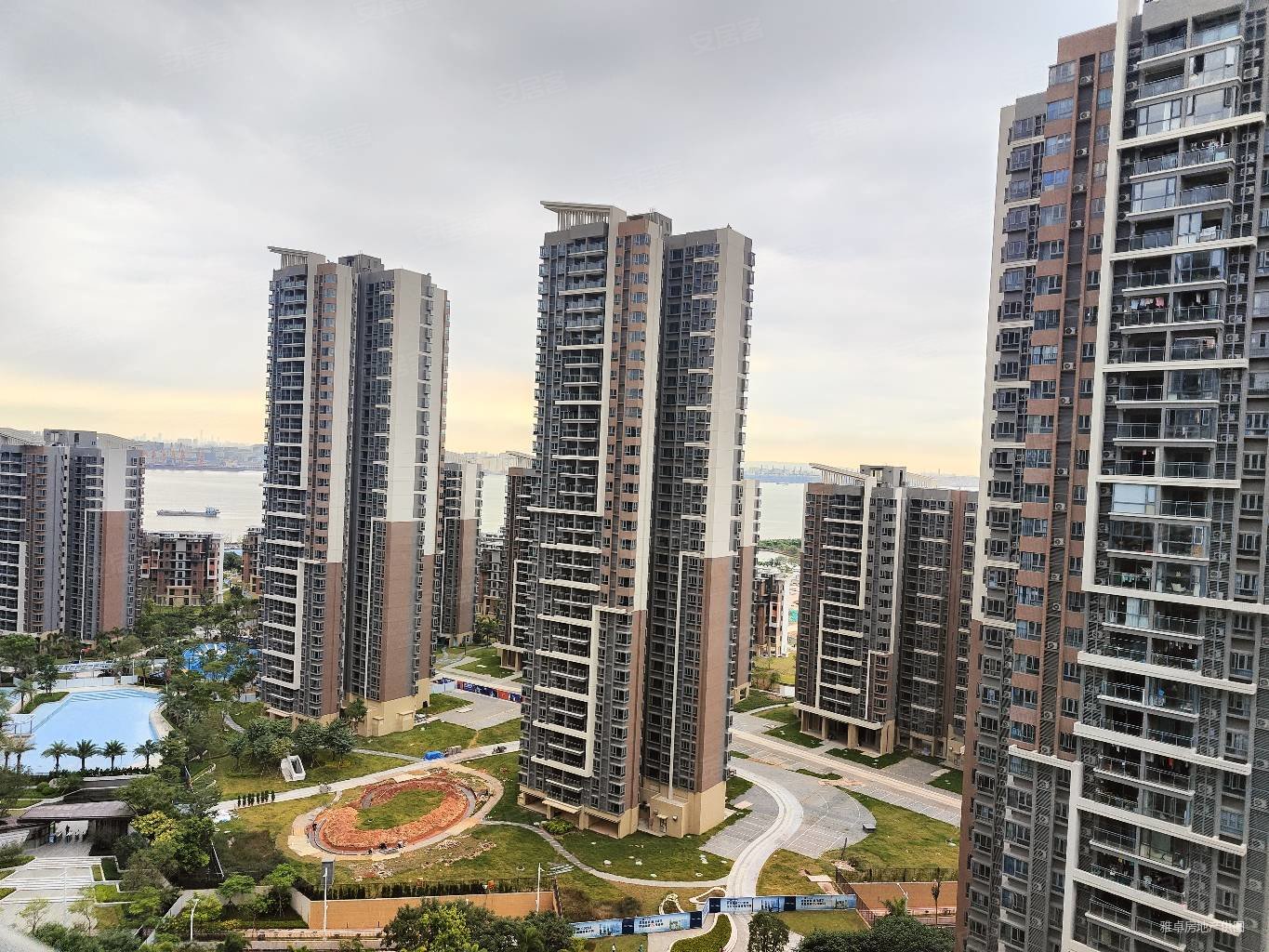 凯德山海连城(二期)4室2厅2卫130㎡南北320万