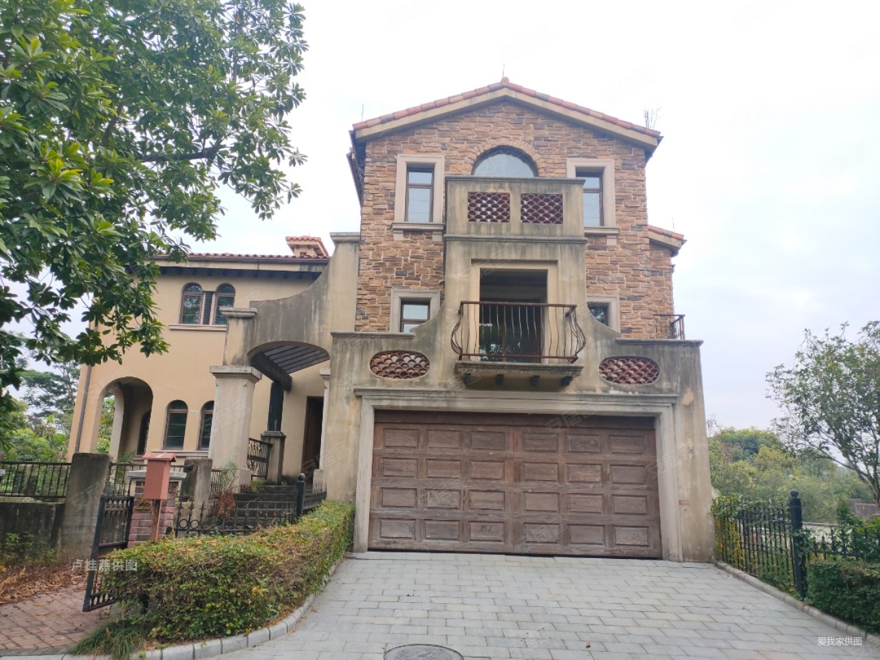 东南向中空厅,颐杰鸿泰狮子湖二手房,545万,7室3厅,7卫,545平米-清远