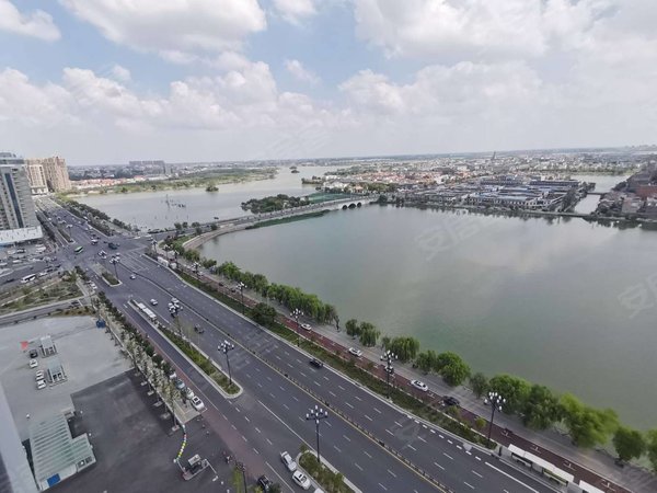 鹿邑龙湖御景淮阳龙湖旁,龙湖御景三房两厅精装修高配置出租随时看房