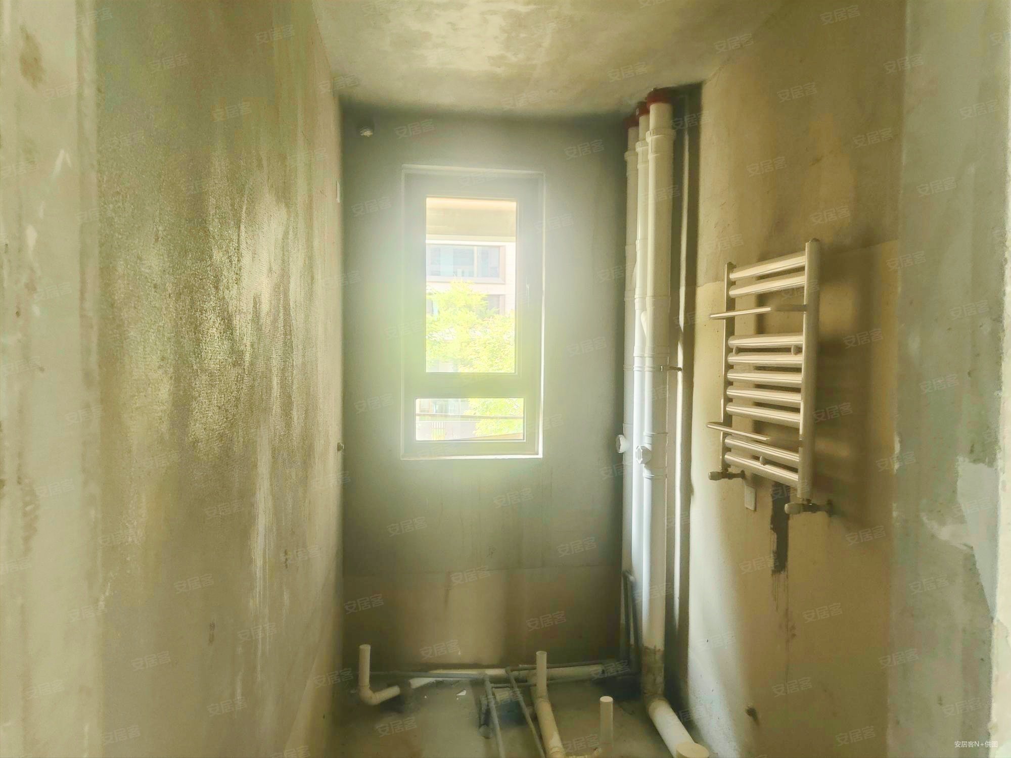 平度公园壹号4室2厅2卫145.01㎡南143万