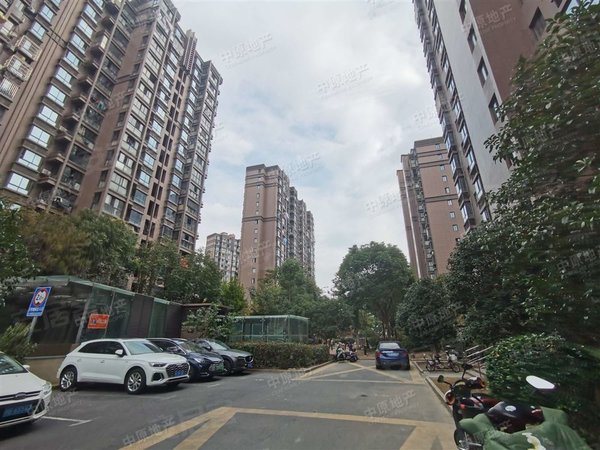 上海浦东周浦繁荣华庭电梯房,大两房,近地铁,精装修,精装好房出租房源