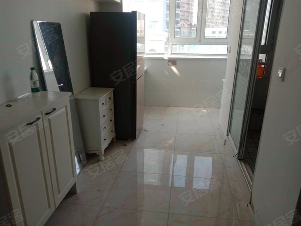 大连中山三八广场新乐里三八广场，比优特附近，一室一厅高楼层，家电齐全拎包入住的出租房源真实图片