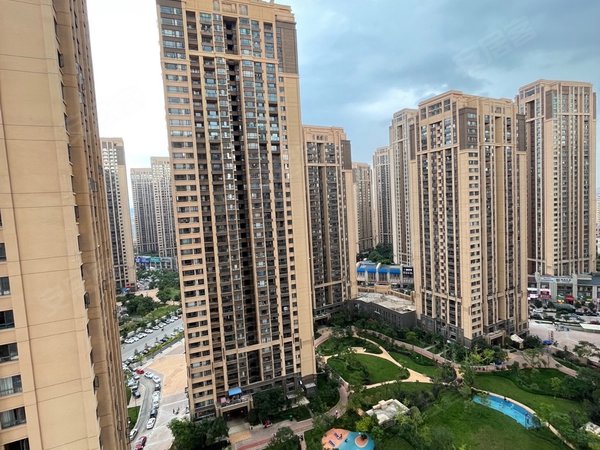 昆明官渡海伦国际海伦国际依云郡带全套家具家电拎包入住,小区环境好