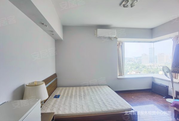 龙湖租售龙湖南苑正规三房朝中庭