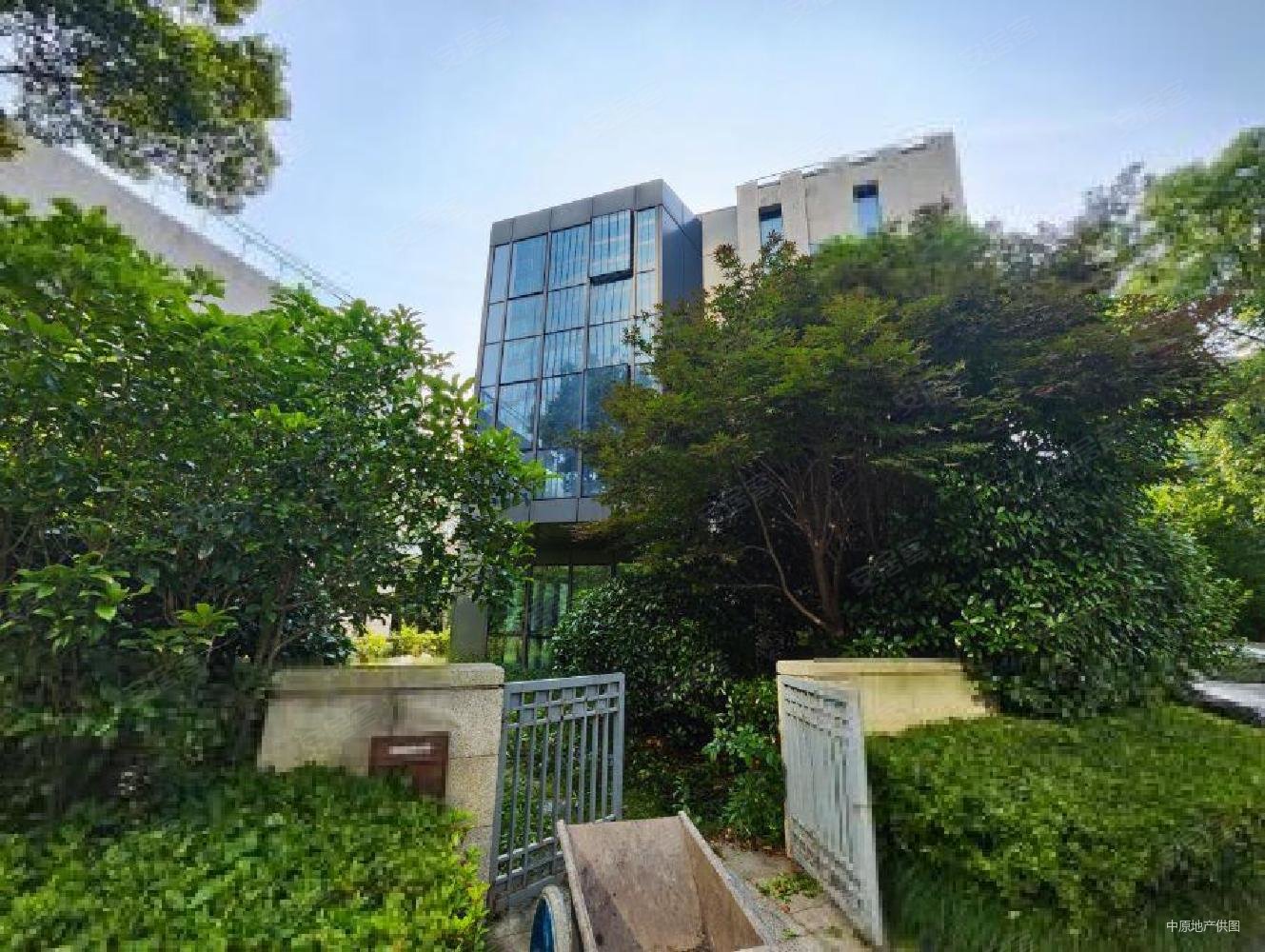 好房,陆家嘴黄浦江边的独栋别墅, 在售,有钥匙随时看,保利one56二手房