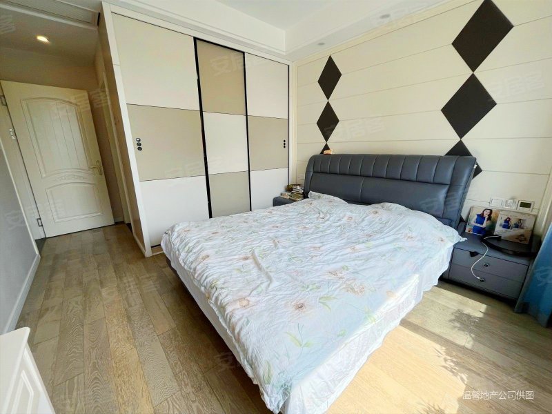 东城华府精装套三带车位