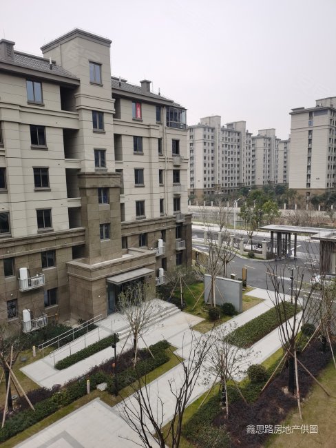 象山大目湾中心位置,6层电梯小洋房中的4楼,环境好,位置佳