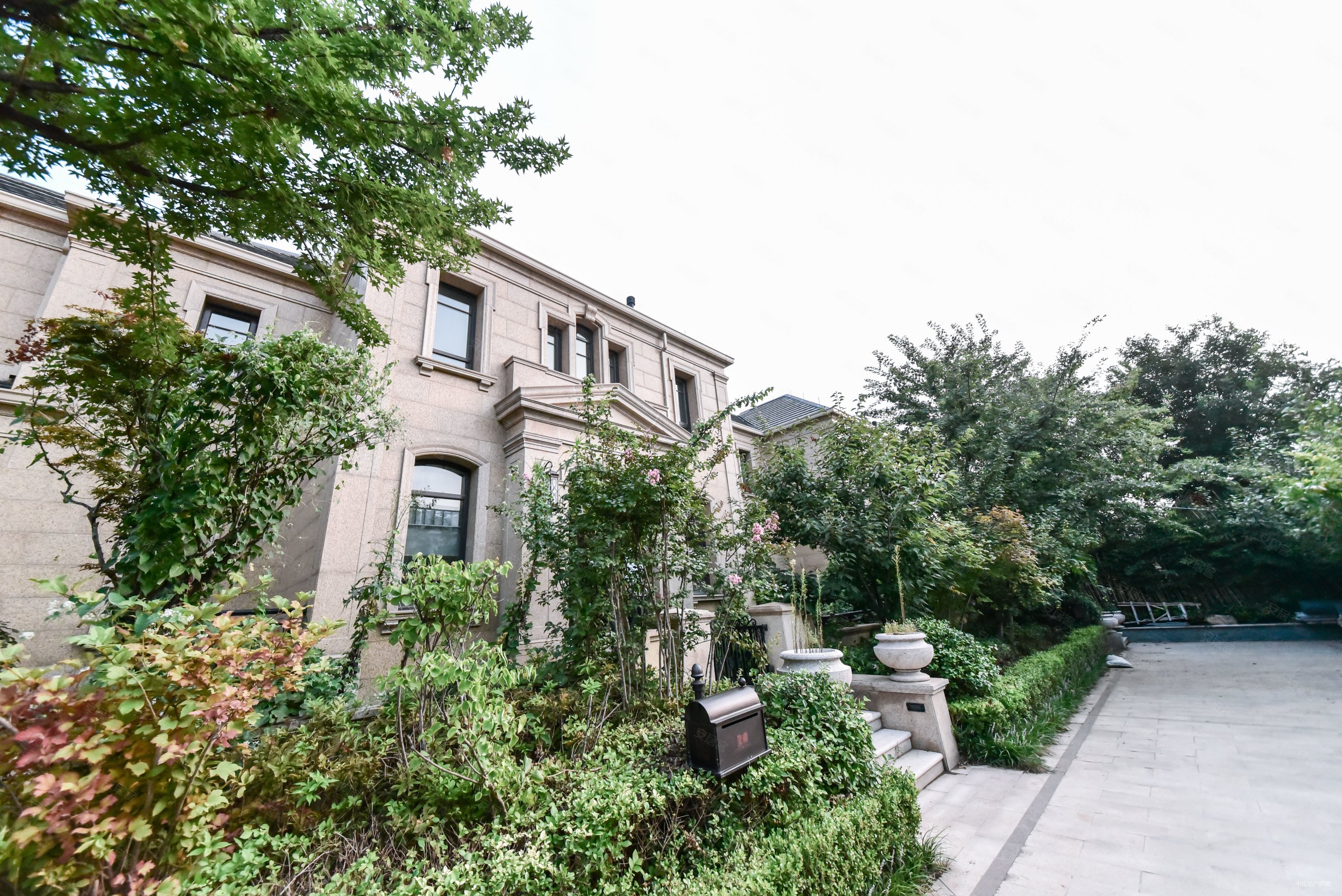 价格可谈,海尔绿城全运村玺园二手房,3000万,5室2厅,4卫,365平米-济南