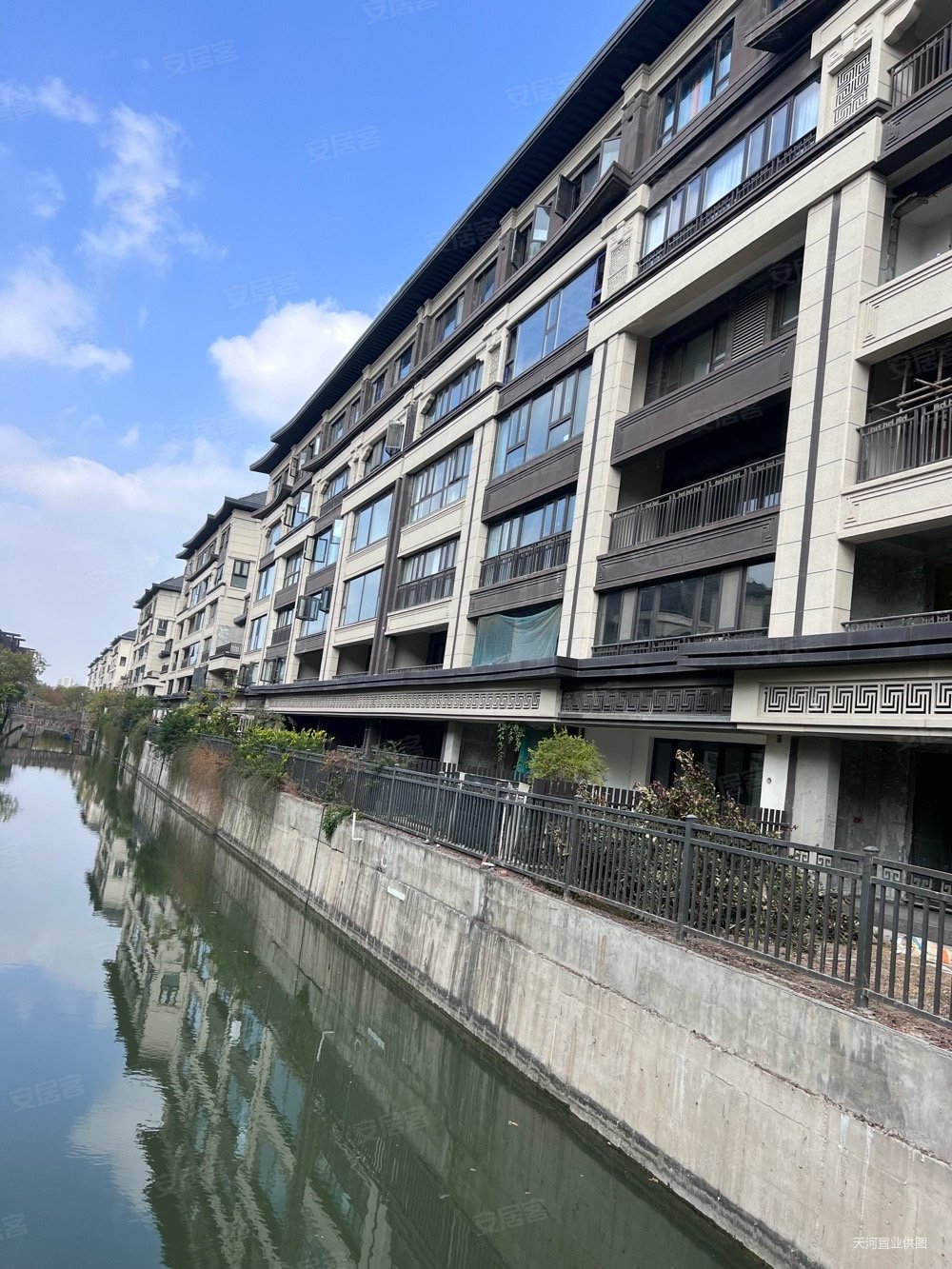 沙洲湖景房 小区 的上叠 产权车位 只要335万,建发御珑湾二手房,335万