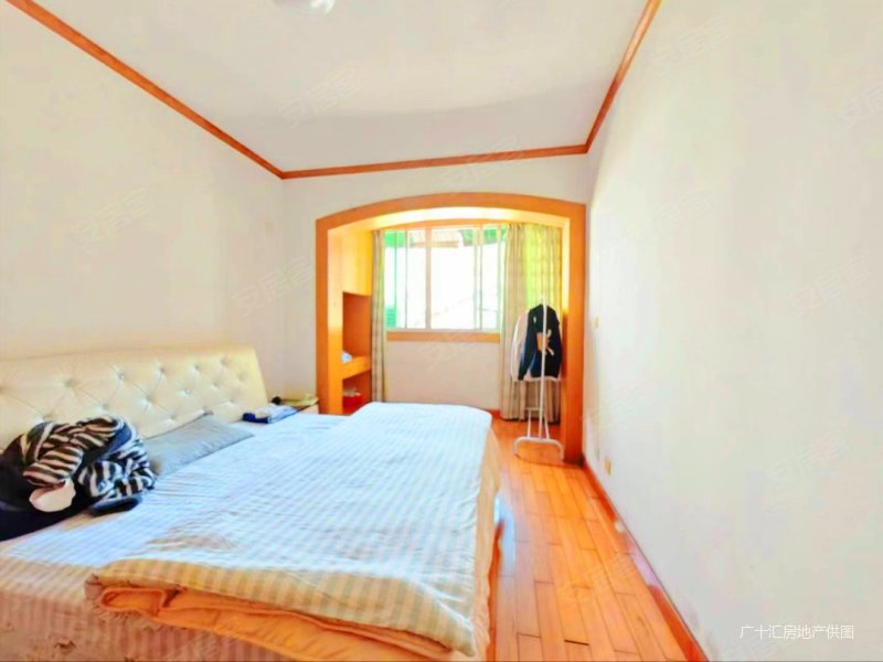 郫县一中旁套四双卫2楼大客厅不临街近地铁6号线