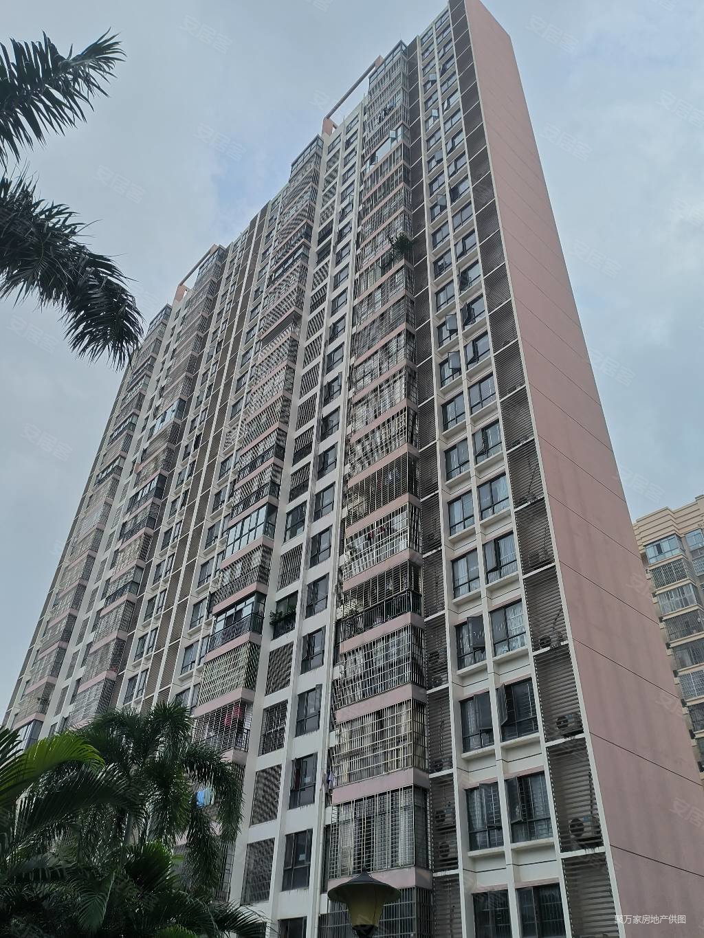 秀英区紫泉花坊1房1厅82万精装修