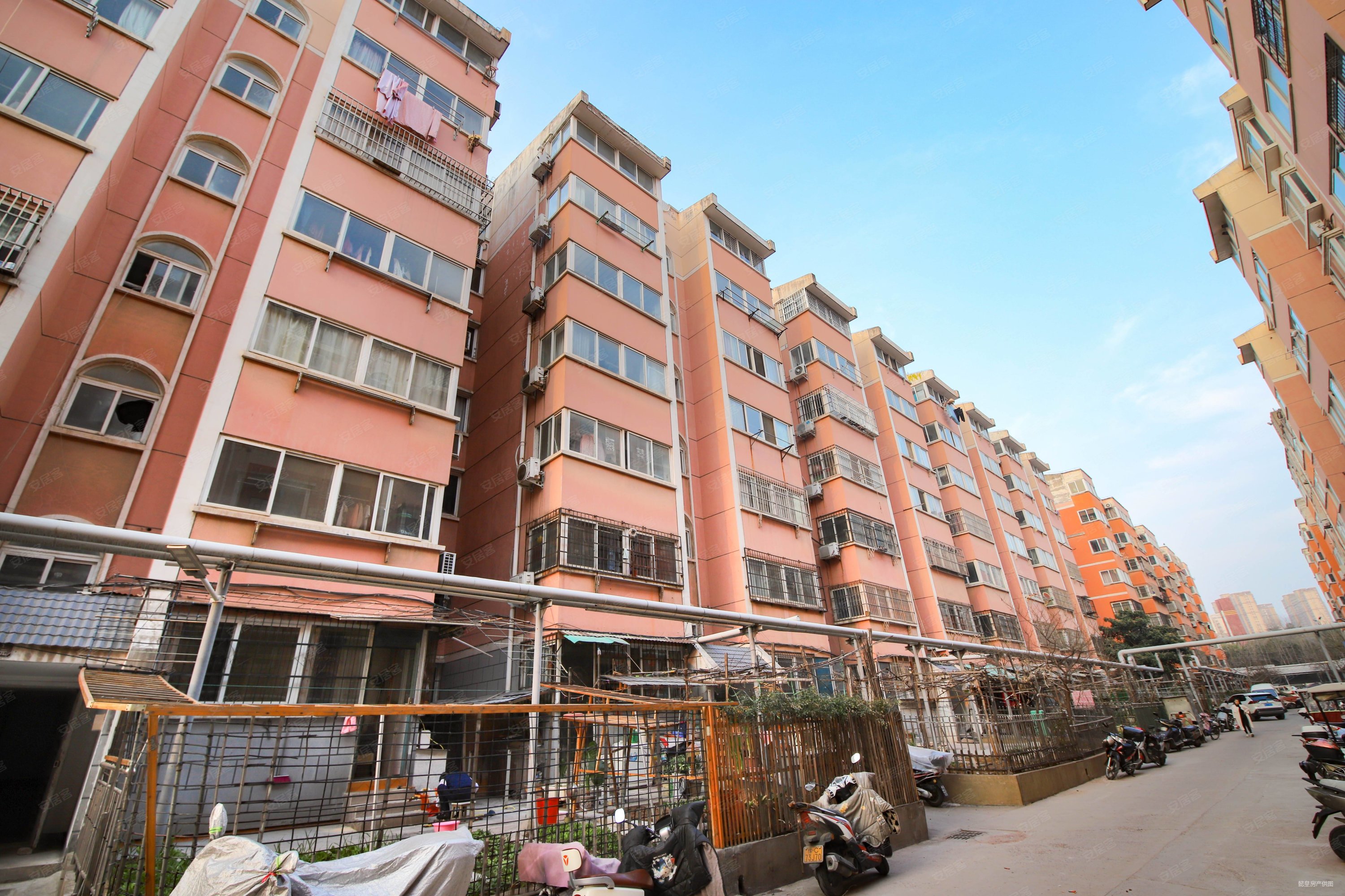 鑫豪小区近地铁板楼正规商品房中间楼层南北通透