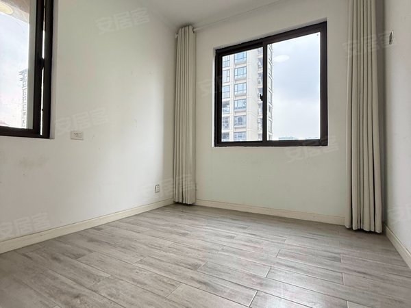 海宁长安镇农发区鸿翔东方郡长安仰山郡！精装三房出租！好楼层！边套出租房源真实图片