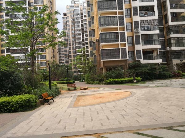 南宁青秀凤岭南中房翡翠园(一期)凤岭站地铁口 中房翡翠园漂亮单间租