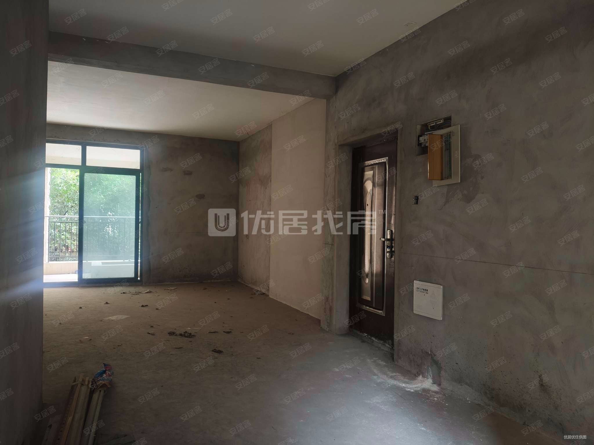 北城华府一楼带双花园 地下室