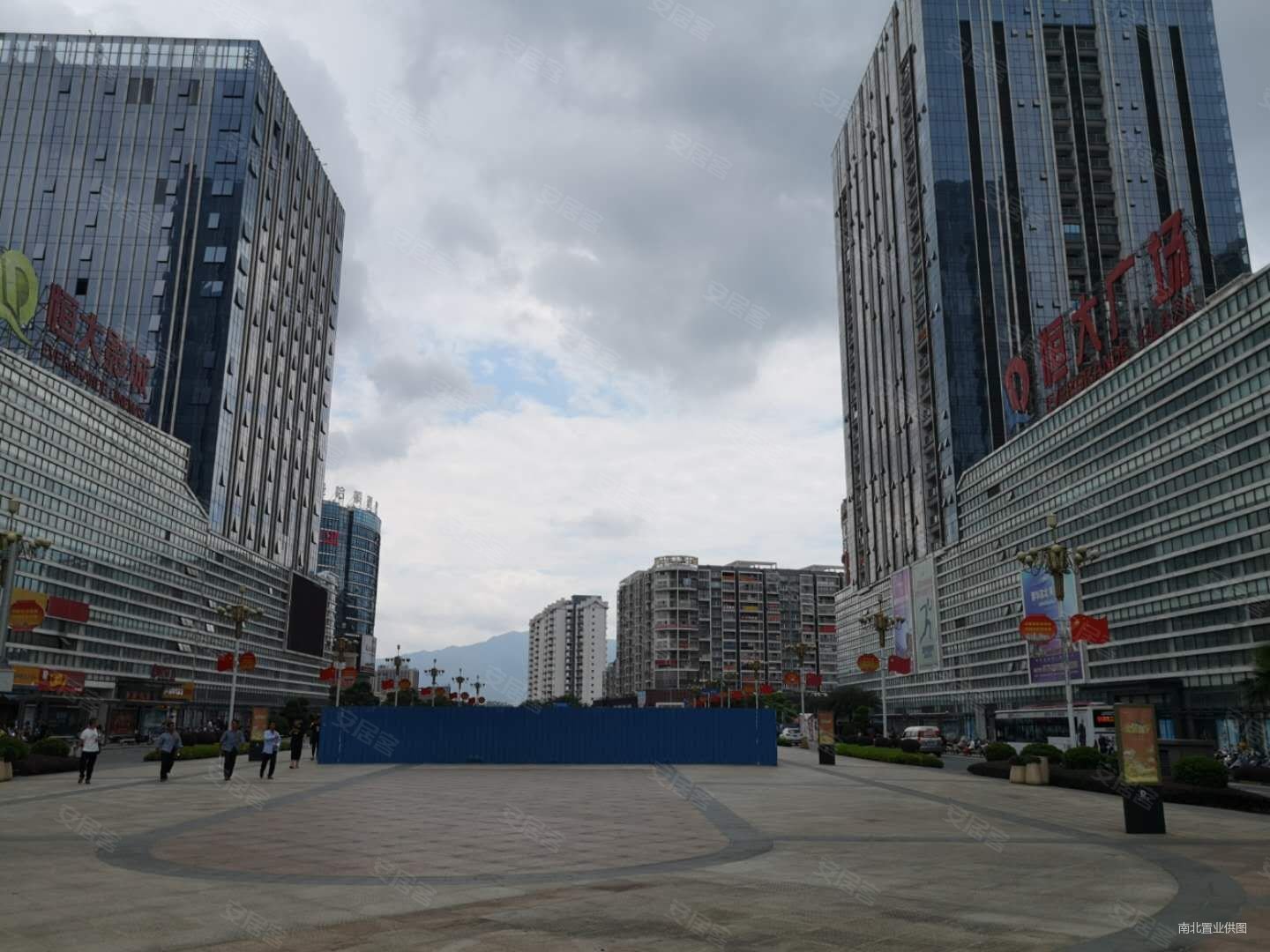 桂林恒大广场4室2厅2卫212㎡南北126万