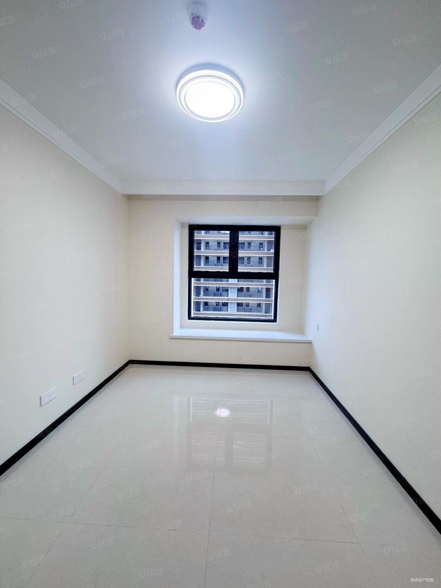 中欧国际城金茂悦(北七区B8)3室2厅1卫89㎡南北74万