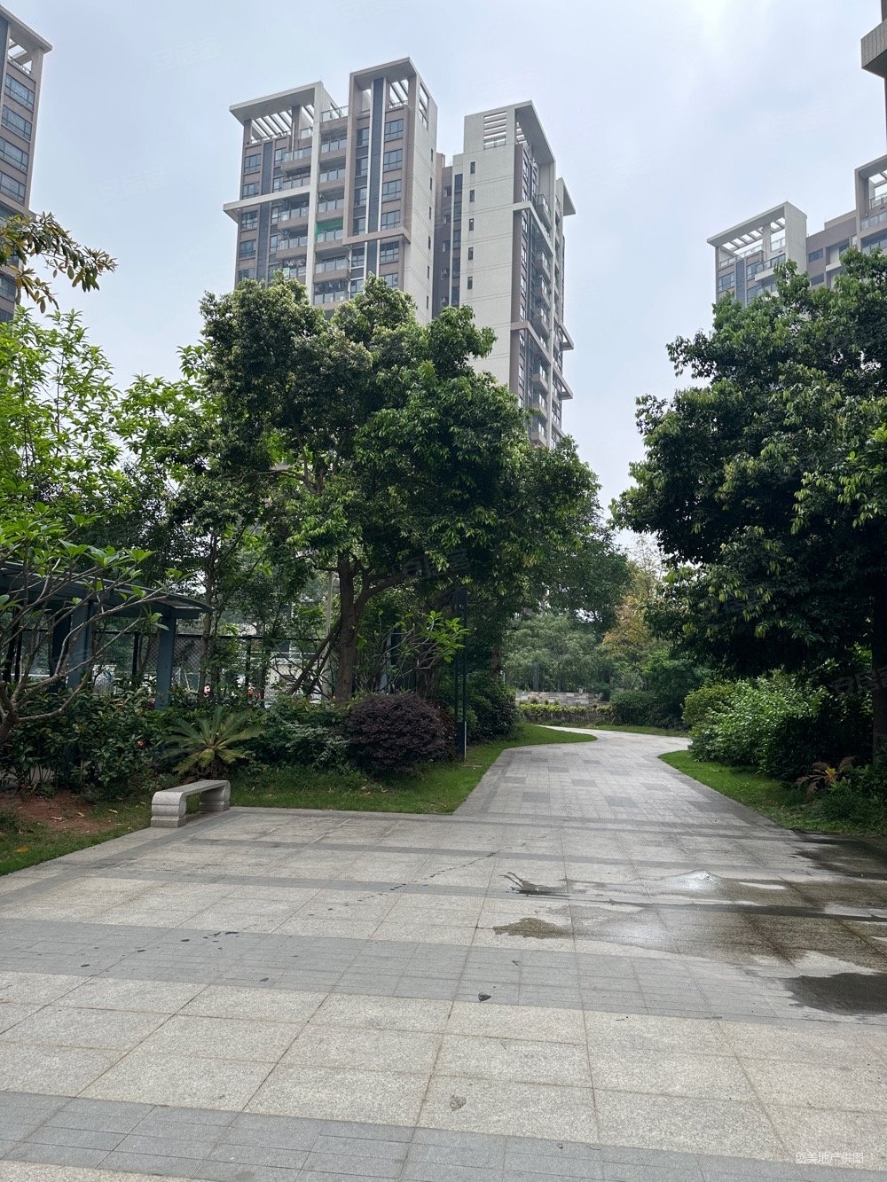 逸丰华庭 单价8200 花中旁毛坯4房户型有入户花园