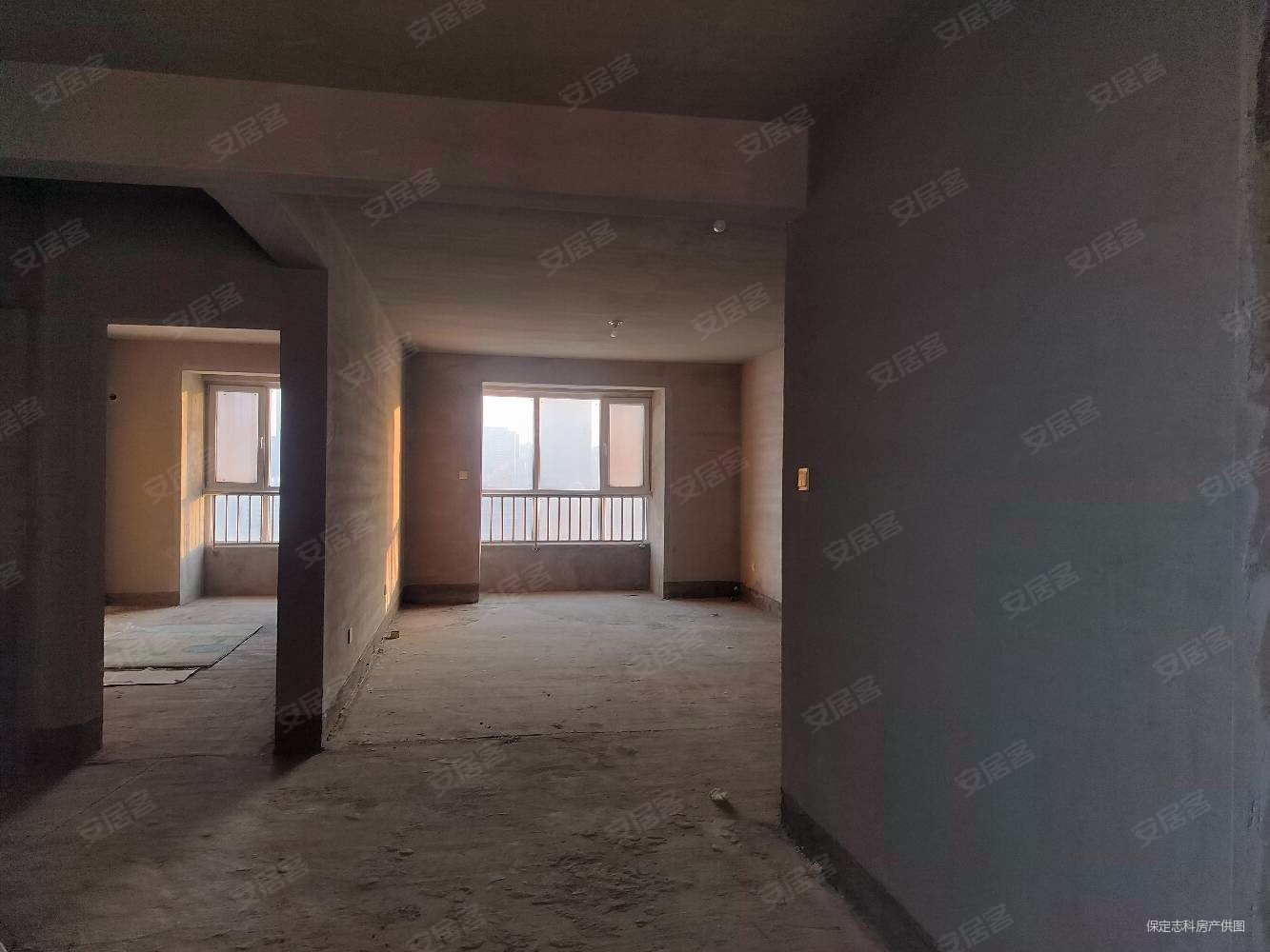 荣联天下城(北区)3室2厅2卫141.1㎡南北86万