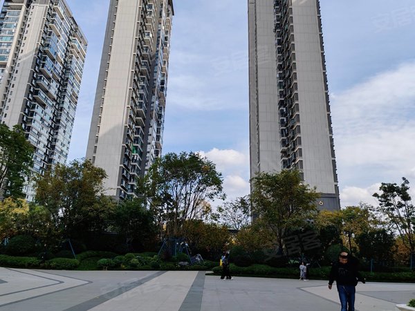 昆明官渡金马寺片区保利城直租 月付 无中介首月租金减半东三环东部