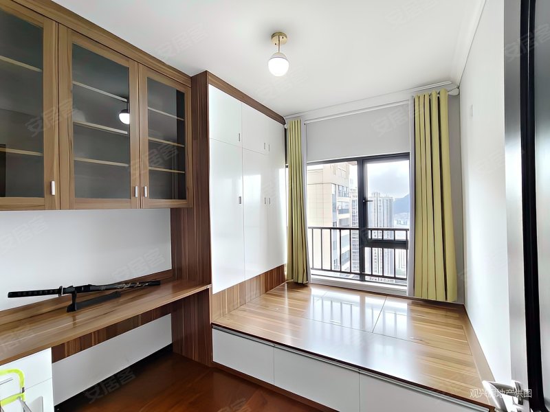 急售地铁路口万科翡翠传奇精装三房带地暖家具电齐全拎包入住