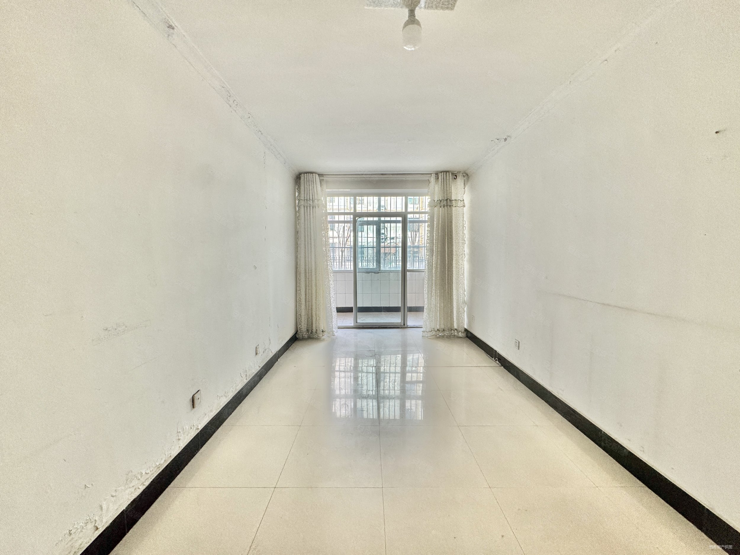 海晏路36号院3室2厅2卫148㎡南北150万