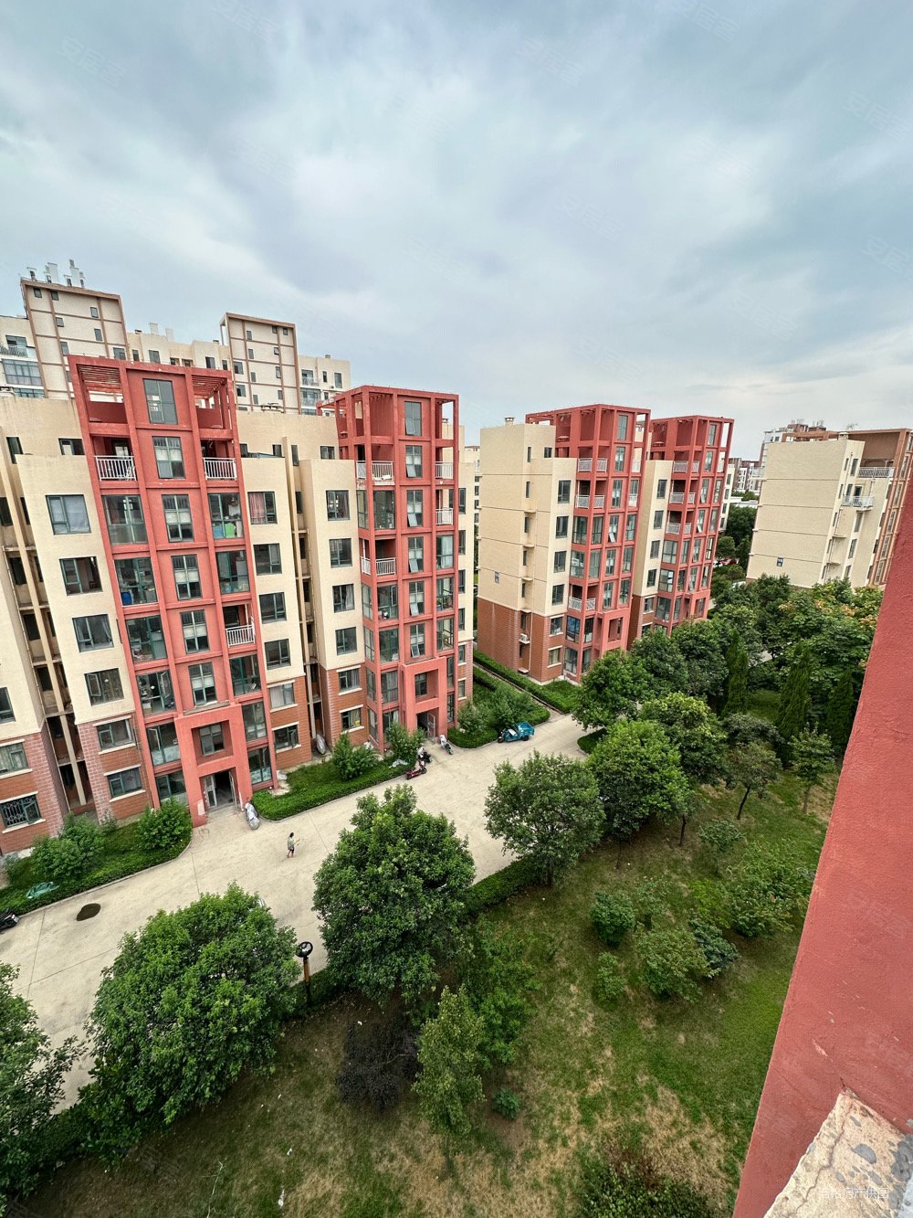 世纪花园四期68平米位置很好南北通透全新精装带家具