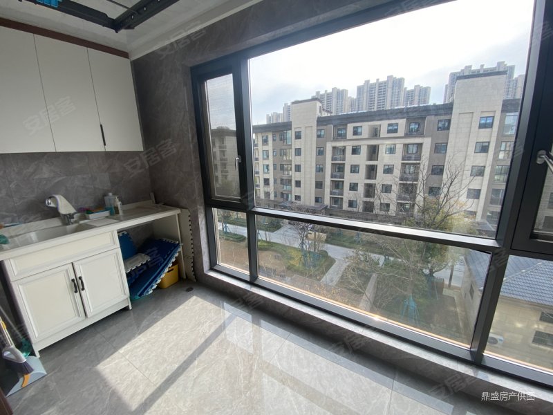 美的君兰悦122平143万3室2厅2卫