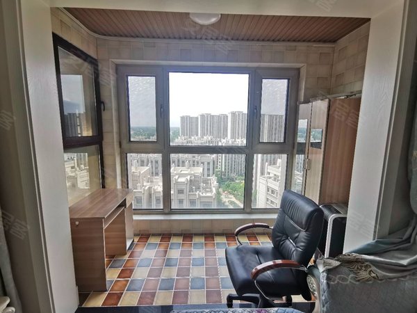 【多图】华融现代城,高铁新城租房,通勤方便,大门进来就是,精装自住