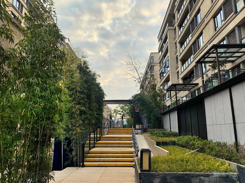 翡丽锦悦洋房小区精装三房双卫全新装修业主急售