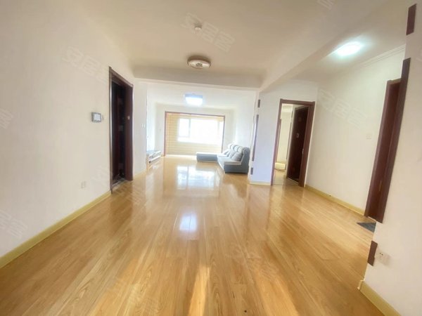 青岛即墨二十八中绿城岘山花城绿城,现状出租15000,看房有钥匙出租