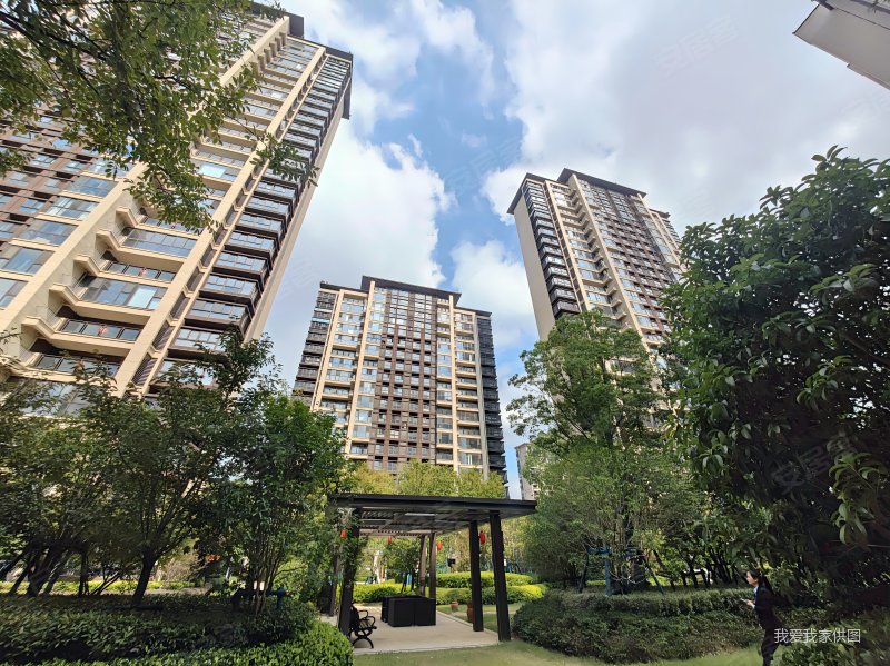 美的公园天下3室2厅2卫115.77㎡南北232.9万