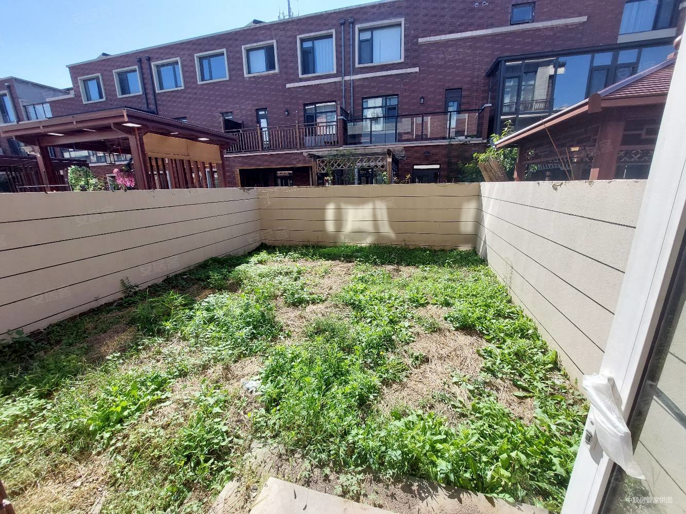 256万买198p二环别墅带花园带露台,均价260到390w,佳和新城(八期)二手