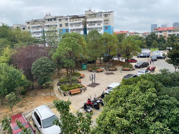 贵阳观山湖碧海花园碧海花园馨怡园馨怡苑小区出口出门菜市场 离地铁