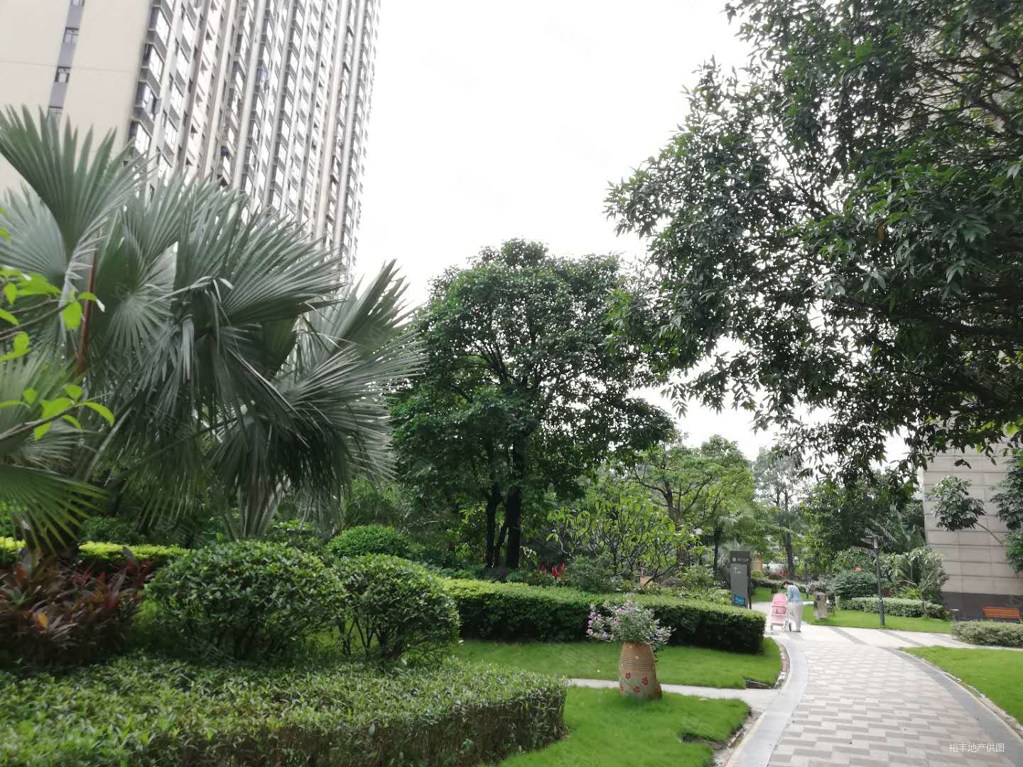 佛山新城依云水岸二期 高层江景无遮挡 奢华五房四卫 近地铁