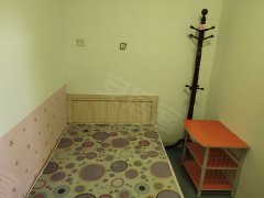 个人 昭乌达小区有公寓单间300元 能洗澡 月付 干净肃静