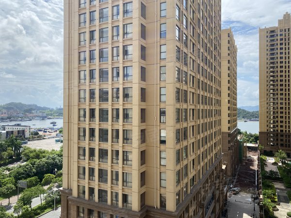 惠州大亚湾澳头海景城临近沃尔玛 滨海公园 配套成熟 家私家电齐全